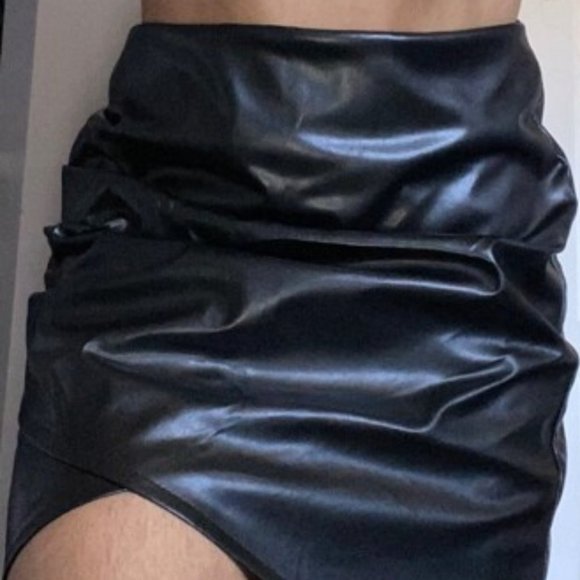 Celeb Style Ruched Tulip Hem Vegan Leather Mini Skirt black - Picture 7 of 8